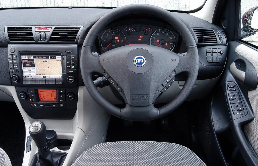  Fiat Stilo 5-Door 2004 года  (UK) (фото 4 из 11)